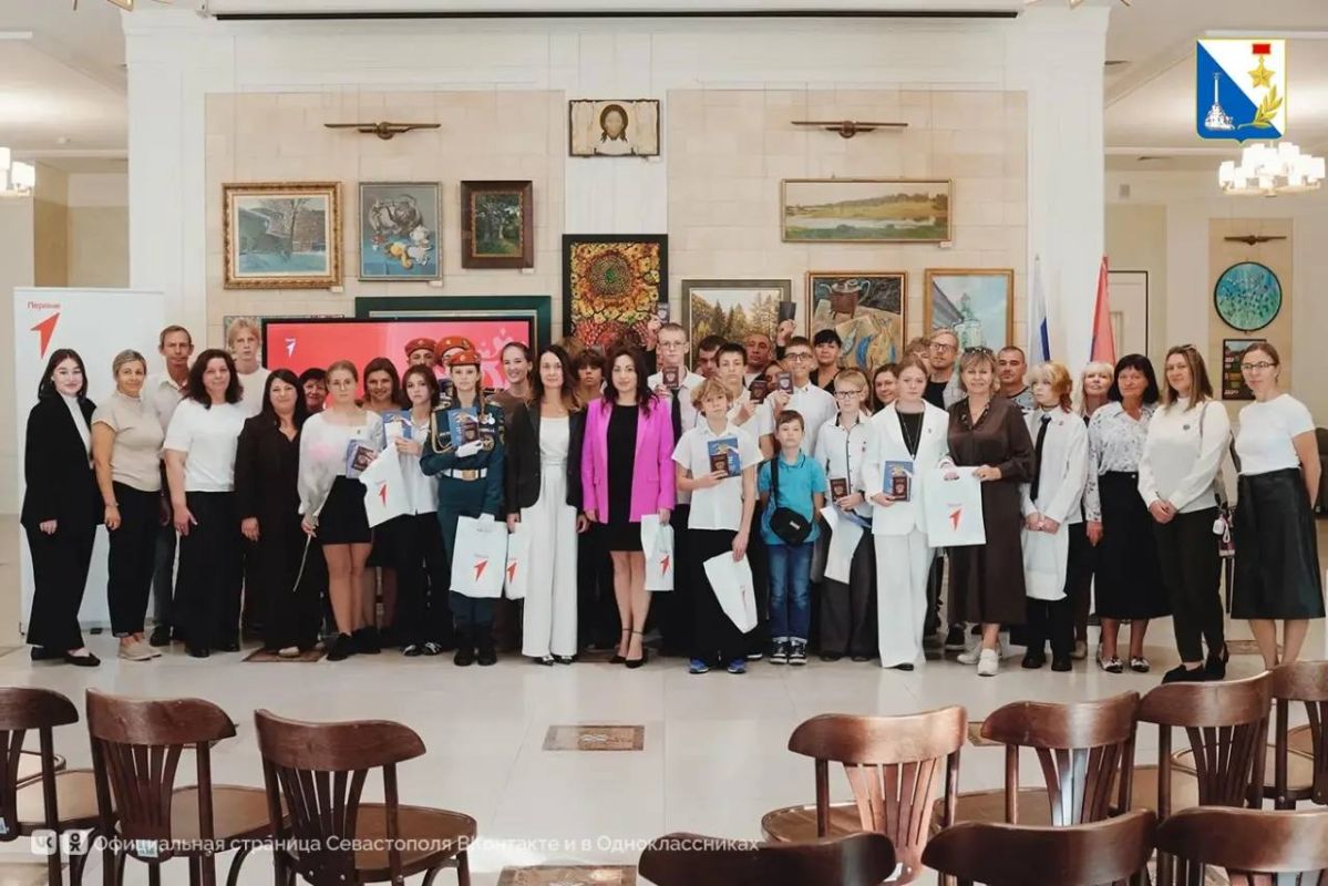 18 севастопольских школьников получили паспорта в детской школе искусств