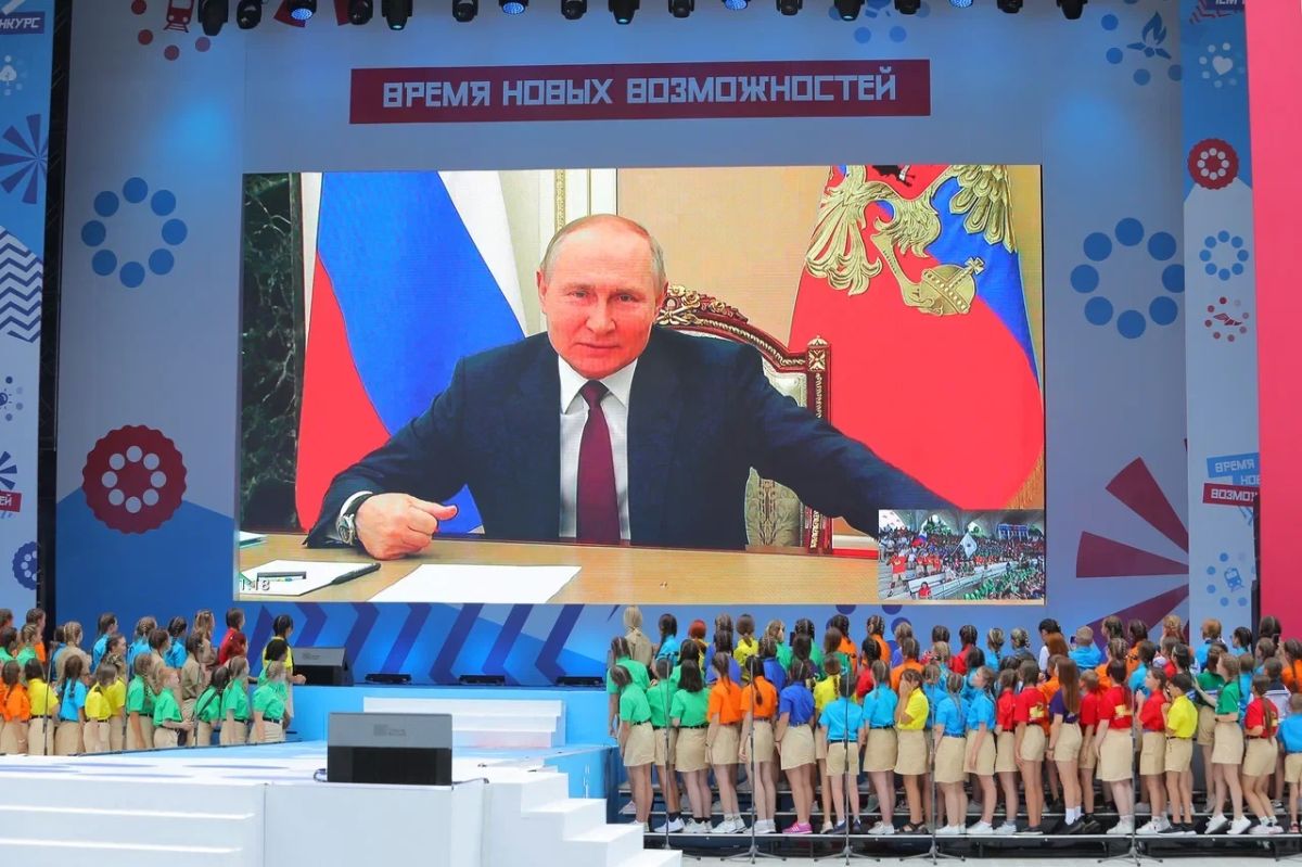История встреч, которые остаются в сердцах: Владимир Путин трижды посещал "Артек" История встреч, которые остаются в сердцах: Владимир Путин трижды посещал "Артек"