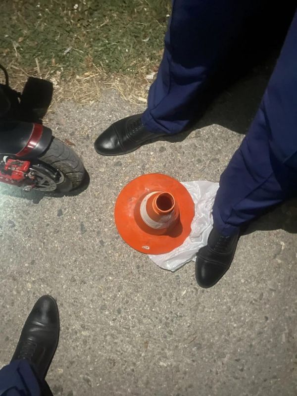 Севастопольские автоинспекторы задержали пьяного гонщика на электросамокате без прав, но с марихуаной Севастопольские автоинспекторы задержали пьяного гонщика на электросамокате без прав, но с марихуаной