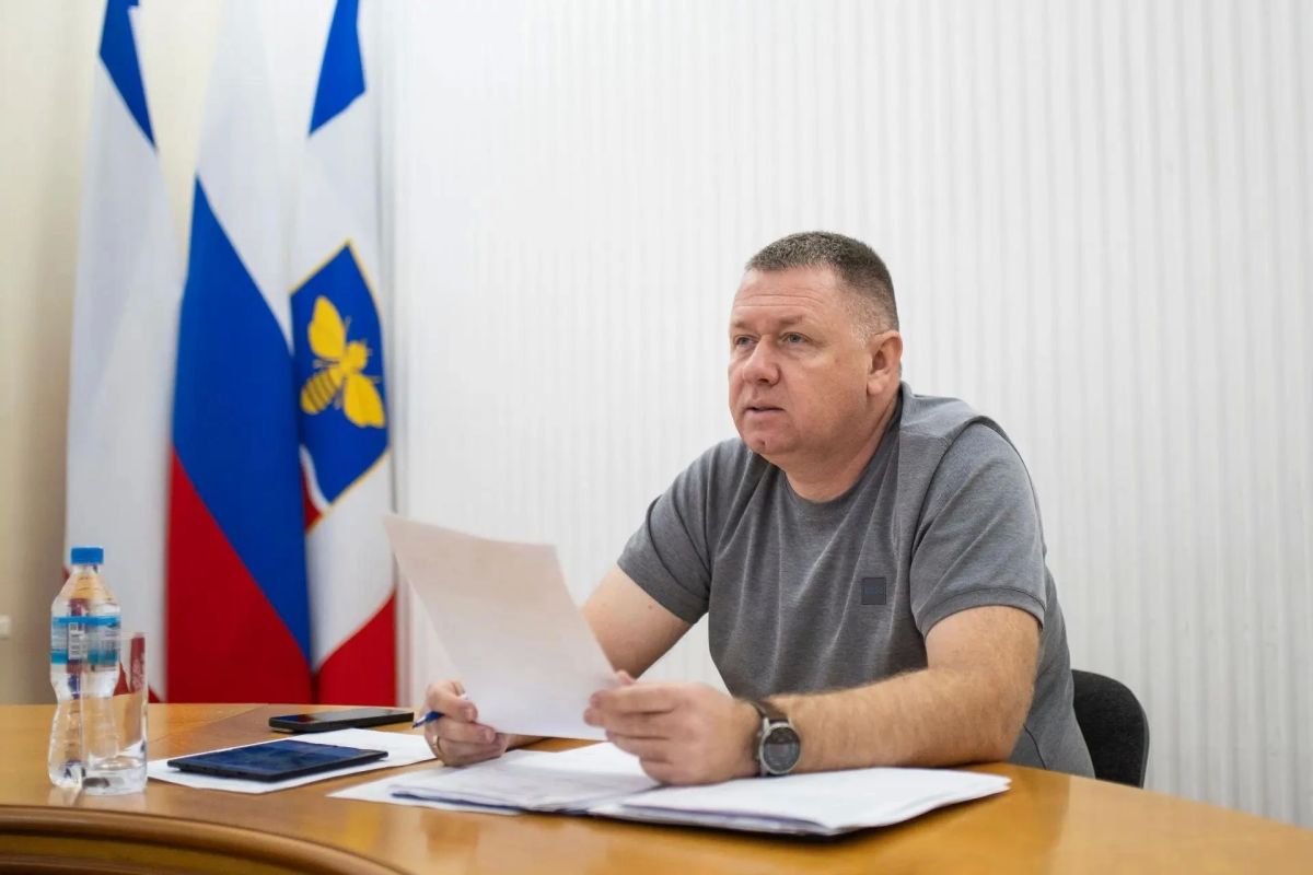 Глава администрации Симферополя Михаил Афанасьев провёл личный приём граждан, в ходе которого к нему обратились восемь симферопольцев