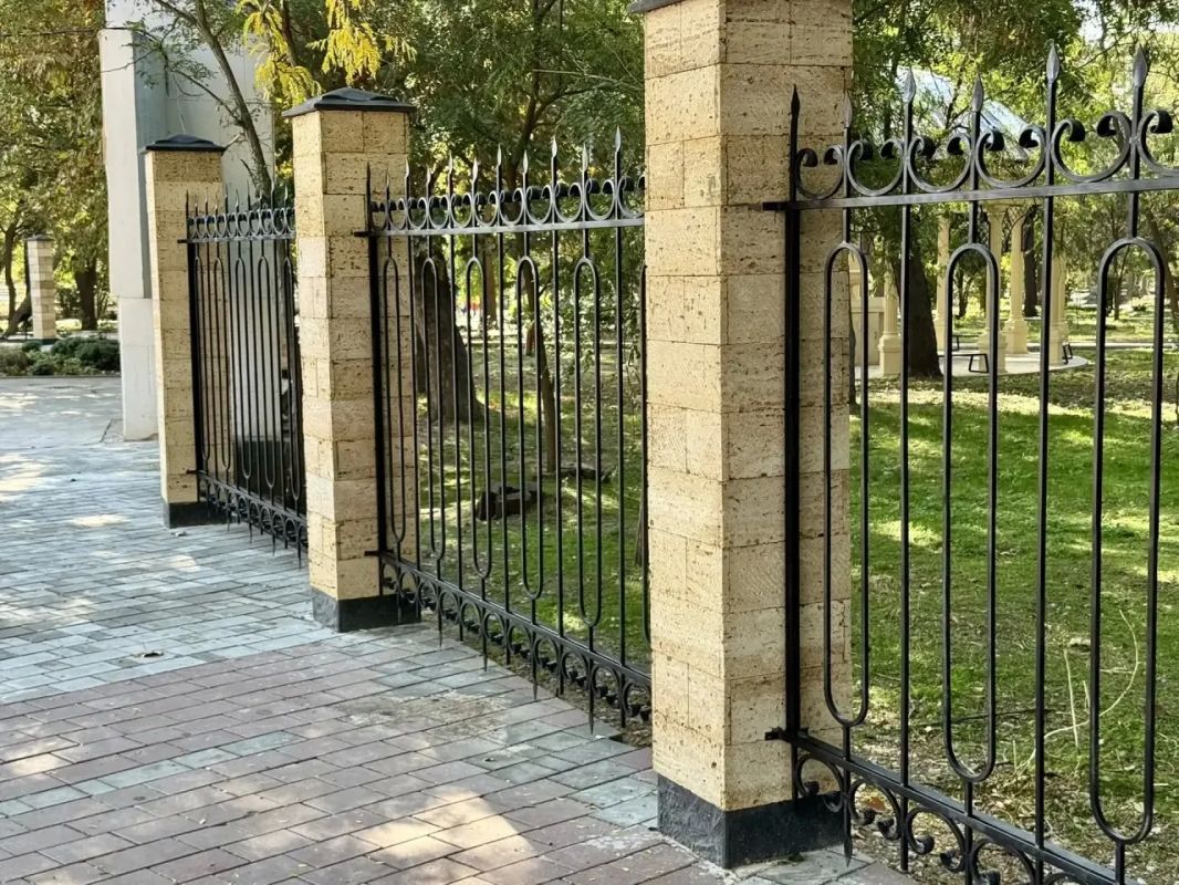 Продолжается благоустройство Сакского курортного парка