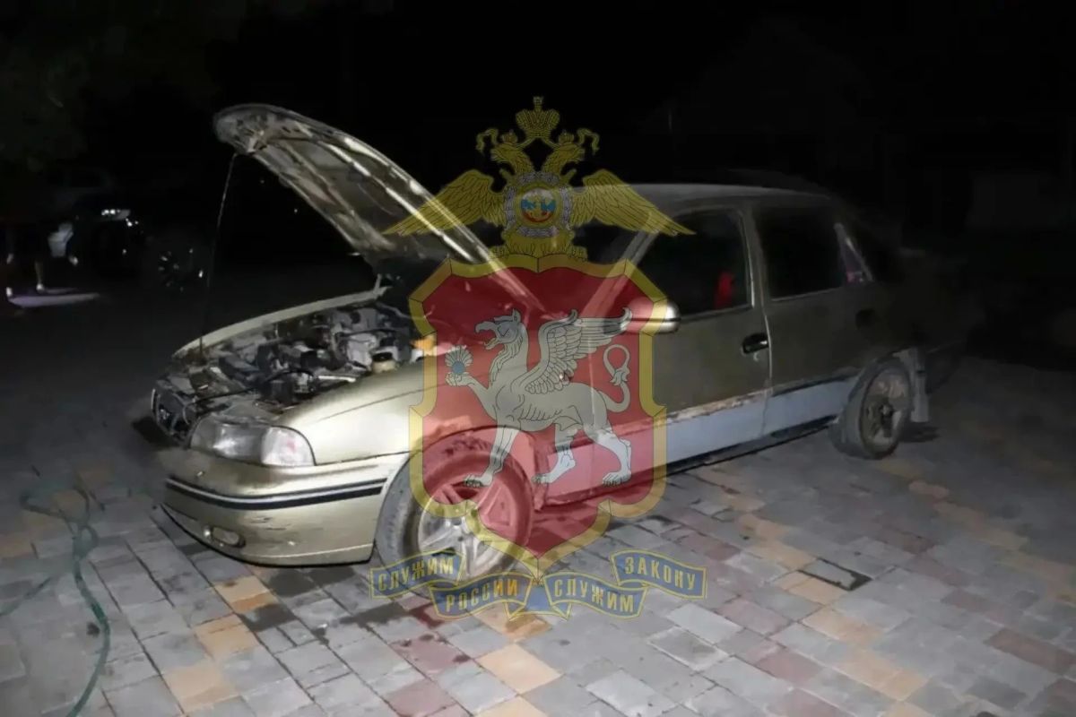 Изза дружбы дошёл до поджога: пьяный крымчанин спалил машину бывшей жены приятеля Изза дружбы дошёл до поджога: пьяный крымчанин спалил машину бывшей жены приятеля