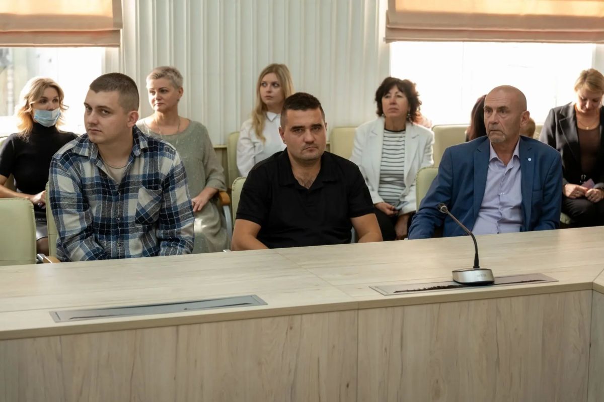 Вместе с депутатом Государственной Думы РФ Яниной Петровной Павленко и Председателем Ялтинского городского совета Константином Валентиновичем Шимановским поблагодарили волонтёров, участвовавших в тушении пожара в Ялтинском... Вместе с депутатом Государственной Думы РФ Яниной Петровной Павленко и Председателем Ялтинского городского совета Константином Валентиновичем Шимановским поблагодарили волонтёров, участвовавших в тушении пожара в Ялтинском...