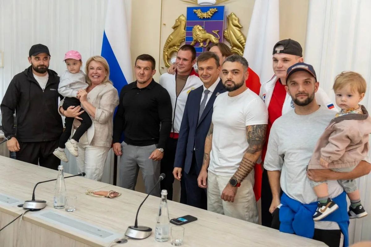 Янина Павленко: И сегодня же вместе с коллегами поблагодарили волонтёров, которые этим летом помогали тушить пожар в Ялтинском горно-лесном природном заповеднике Янина Павленко: И сегодня же вместе с коллегами поблагодарили волонтёров, которые этим летом помогали тушить пожар в Ялтинском горно-лесном природном заповеднике