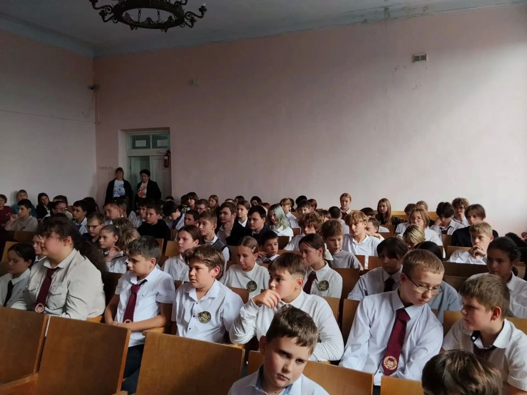 Уроки Мужества и патриотизма в Ленинском районе: старт нового учебного года! Уроки Мужества и патриотизма в Ленинском районе: старт нового учебного года!