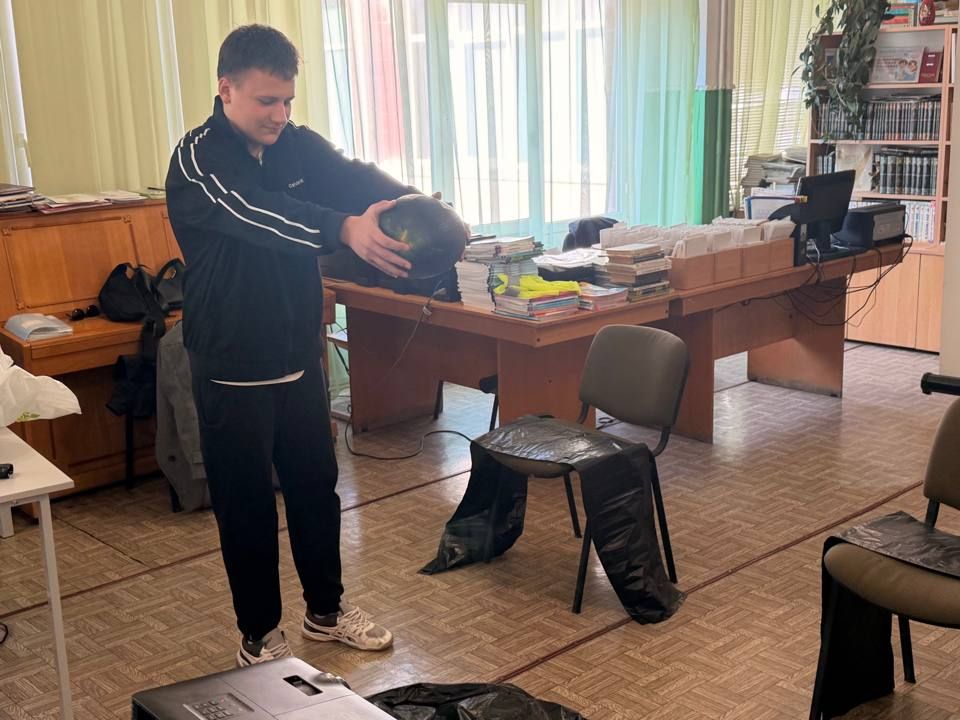 В Симферопольской в гимназии №11 им. К.А. Тренева состоялся интерактив дорожной безопасности В Симферопольской в гимназии №11 им. К.А. Тренева состоялся интерактив дорожной безопасности