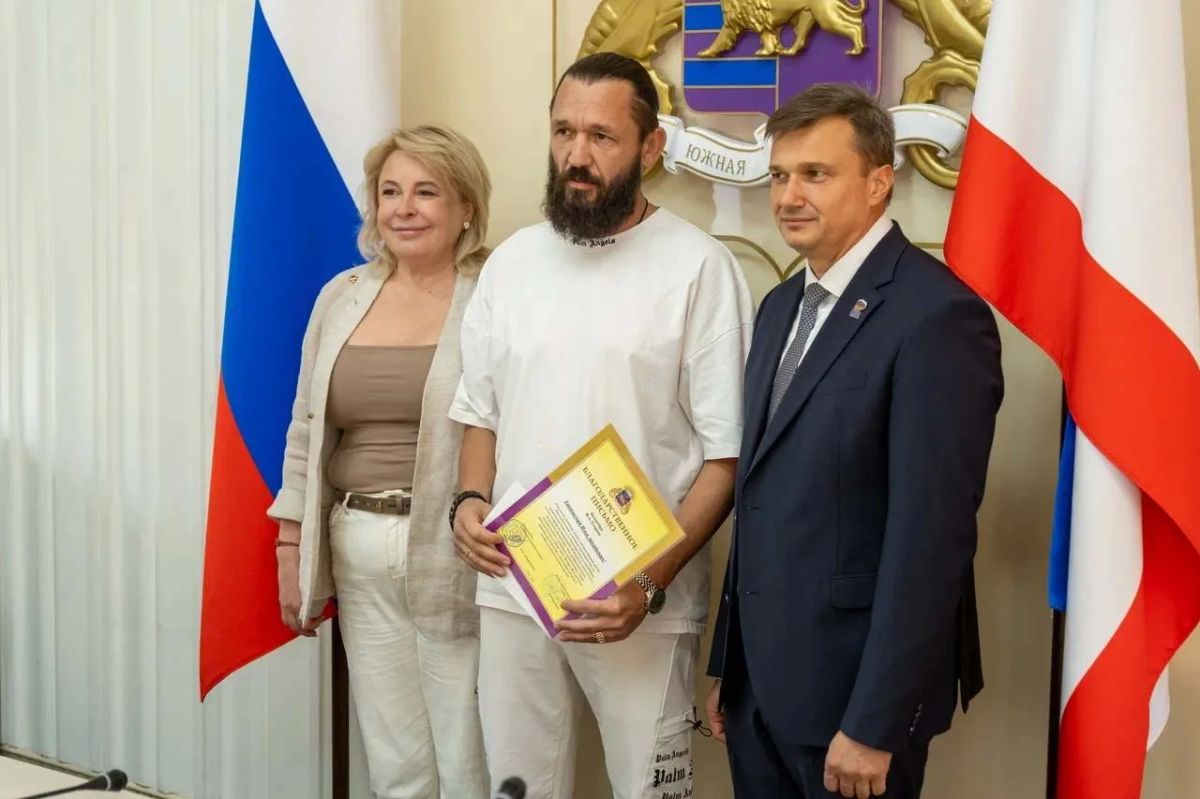 Янина Павленко: И сегодня же вместе с коллегами поблагодарили волонтёров, которые этим летом помогали тушить пожар в Ялтинском горно-лесном природном заповеднике Янина Павленко: И сегодня же вместе с коллегами поблагодарили волонтёров, которые этим летом помогали тушить пожар в Ялтинском горно-лесном природном заповеднике