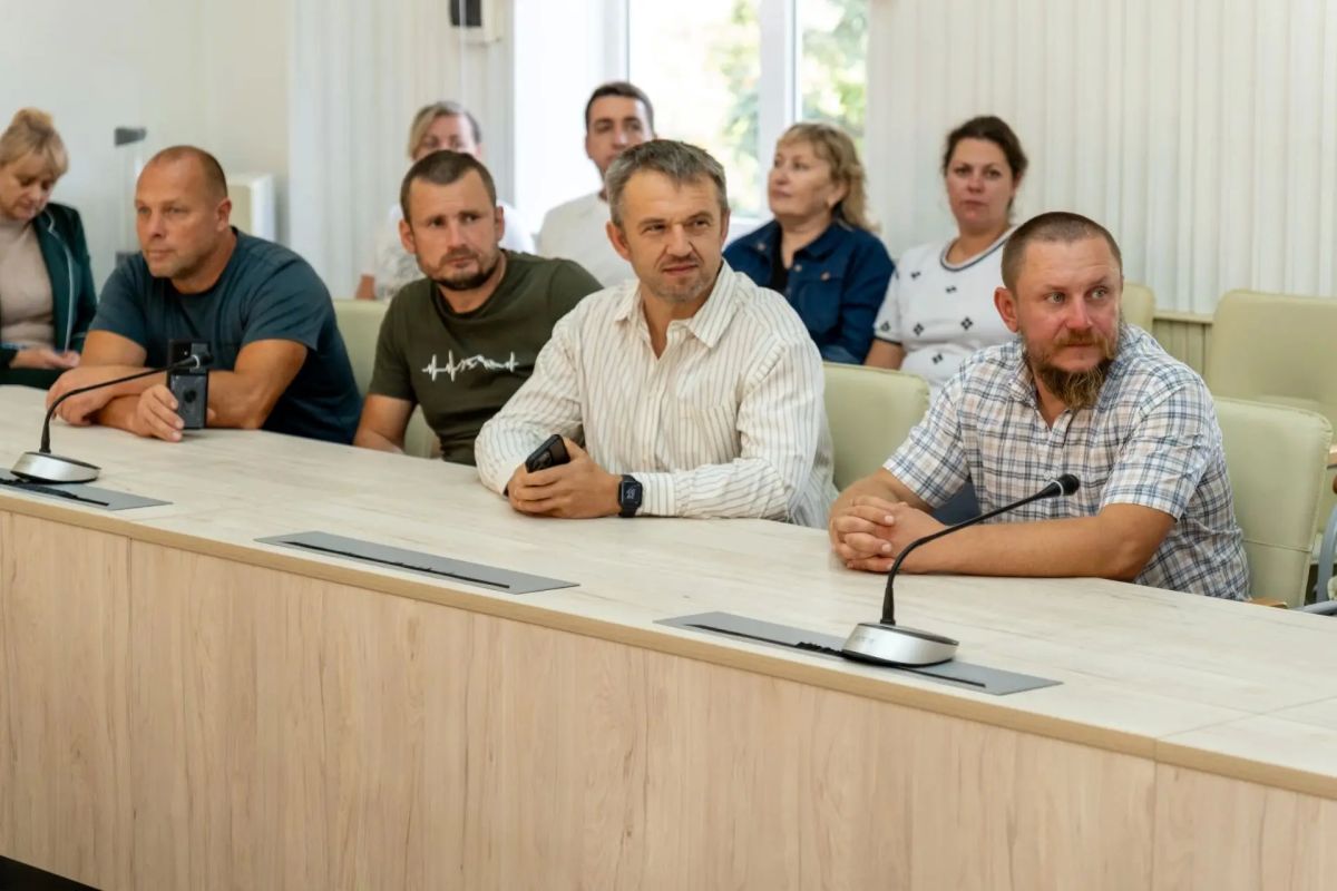 Вместе с депутатом Государственной Думы РФ Яниной Петровной Павленко и Председателем Ялтинского городского совета Константином Валентиновичем Шимановским поблагодарили волонтёров, участвовавших в тушении пожара в Ялтинском... Вместе с депутатом Государственной Думы РФ Яниной Петровной Павленко и Председателем Ялтинского городского совета Константином Валентиновичем Шимановским поблагодарили волонтёров, участвовавших в тушении пожара в Ялтинском...