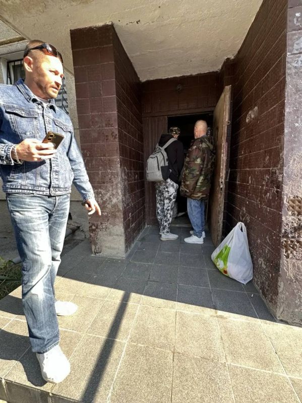 Юрий Нестеренко: Начались работы по ремонту подъезда в доме №7 по улице Мате Залки в Симферополе Юрий Нестеренко: Начались работы по ремонту подъезда в доме №7 по улице Мате Залки в Симферополе
