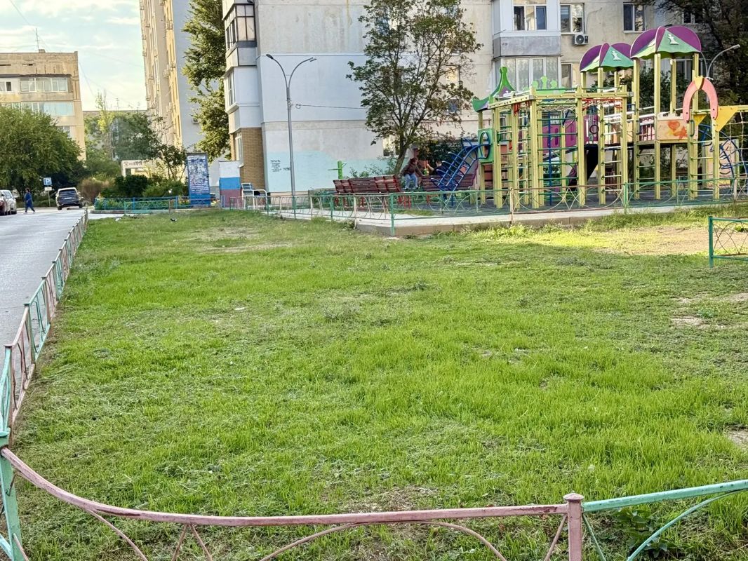 Виталий Оганесян: Вместе с заместителем Председателя Совета министров РК – министром внутренней политики, информации и связи Крыма Альбертом Абдурашитовичем Куршутовым встретились с евпаторийкой, которая обратилась по... Виталий Оганесян: Вместе с заместителем Председателя Совета министров РК – министром внутренней политики, информации и связи Крыма Альбертом Абдурашитовичем Куршутовым встретились с евпаторийкой, которая обратилась по...