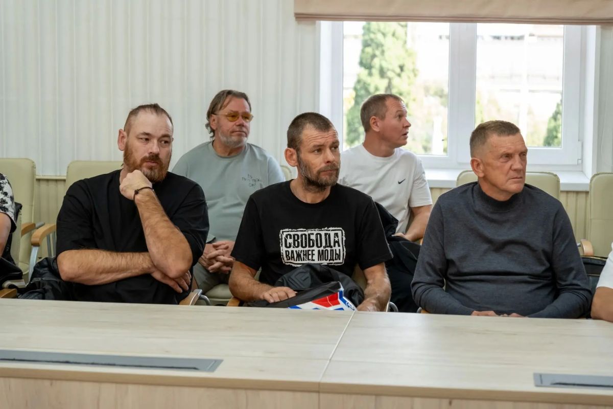 Вместе с депутатом Государственной Думы РФ Яниной Петровной Павленко и Председателем Ялтинского городского совета Константином Валентиновичем Шимановским поблагодарили волонтёров, участвовавших в тушении пожара в Ялтинском... Вместе с депутатом Государственной Думы РФ Яниной Петровной Павленко и Председателем Ялтинского городского совета Константином Валентиновичем Шимановским поблагодарили волонтёров, участвовавших в тушении пожара в Ялтинском...