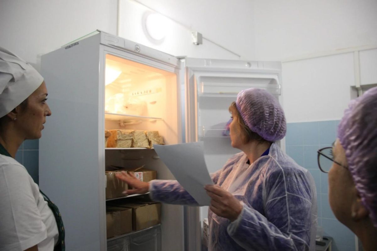 В школах Керчи продолжаются проверки организации питания В школах Керчи продолжаются проверки организации питания