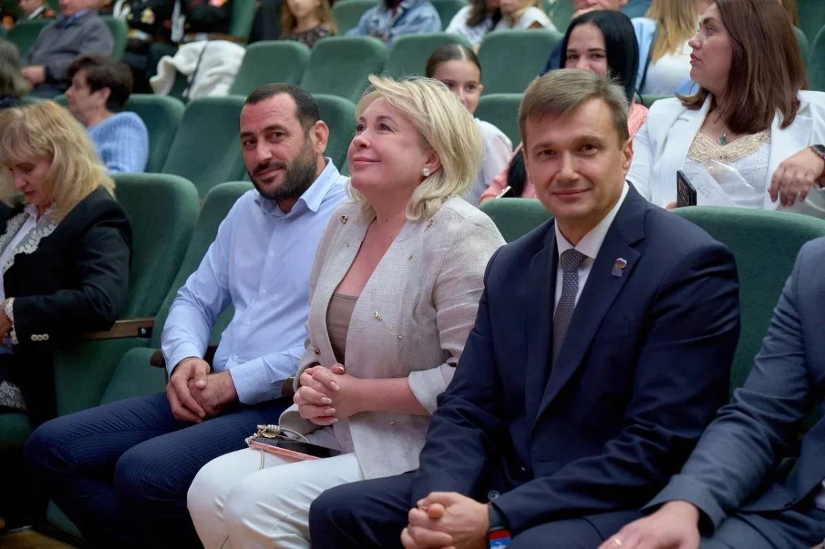 Янина Павленко: С огромным удовольствием поздравила победителей конкурса творческих работ «Москва – сердце России» Янина Павленко: С огромным удовольствием поздравила победителей конкурса творческих работ «Москва – сердце России»