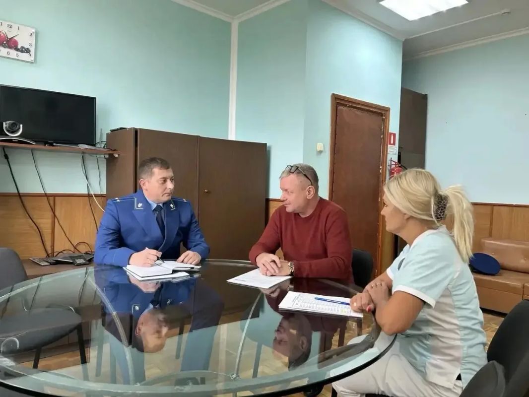 Заместитель прокурора Раздольненского района Александр Прокудин провел выездной прием граждан