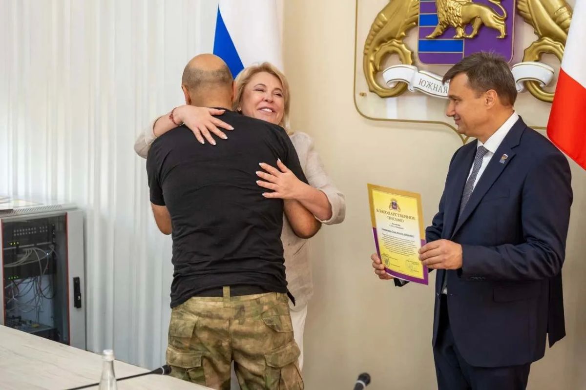 Янина Павленко: И сегодня же вместе с коллегами поблагодарили волонтёров, которые этим летом помогали тушить пожар в Ялтинском горно-лесном природном заповеднике Янина Павленко: И сегодня же вместе с коллегами поблагодарили волонтёров, которые этим летом помогали тушить пожар в Ялтинском горно-лесном природном заповеднике