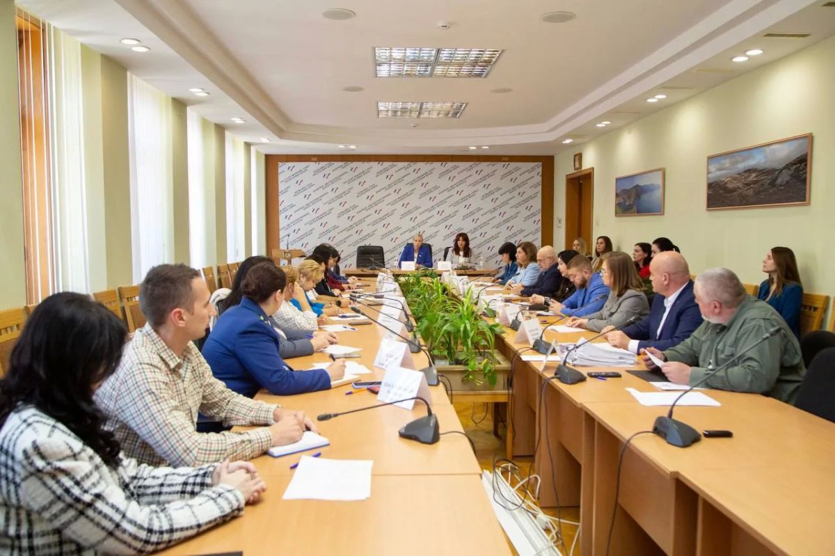 Комитет ГС РК по образованию и науке рассмотрел вопрос о включении в повестку дня XLV Конференции Южно-Российской Парламентской Ассоциации законодательной инициативы о предоставлении детям педагогических работников... Комитет ГС РК по образованию и науке рассмотрел вопрос о включении в повестку дня XLV Конференции Южно-Российской Парламентской Ассоциации законодательной инициативы о предоставлении детям педагогических работников...