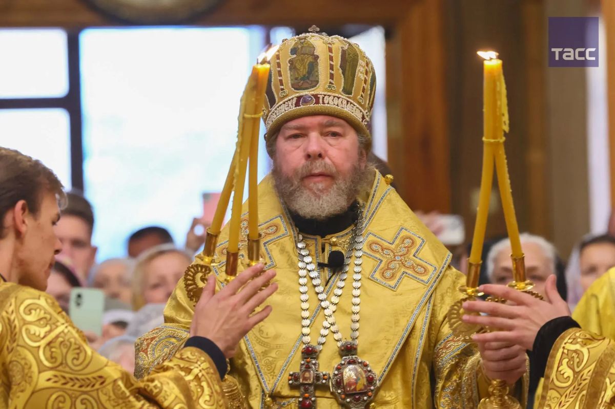 Более 3 тыс. человек приняли участие в крестном ходе по перенесению мощей святителя Луки из Свято-Троицкого в Александро-Невский кафедральный собор в Симферополе на время реставрационных работ Более 3 тыс. человек приняли участие в крестном ходе по перенесению мощей святителя Луки из Свято-Троицкого в Александро-Невский кафедральный собор в Симферополе на время реставрационных работ