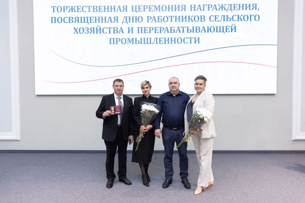 Аксёнов вручил награды работникам сельского хозяйства в преддверии профессионального праздника