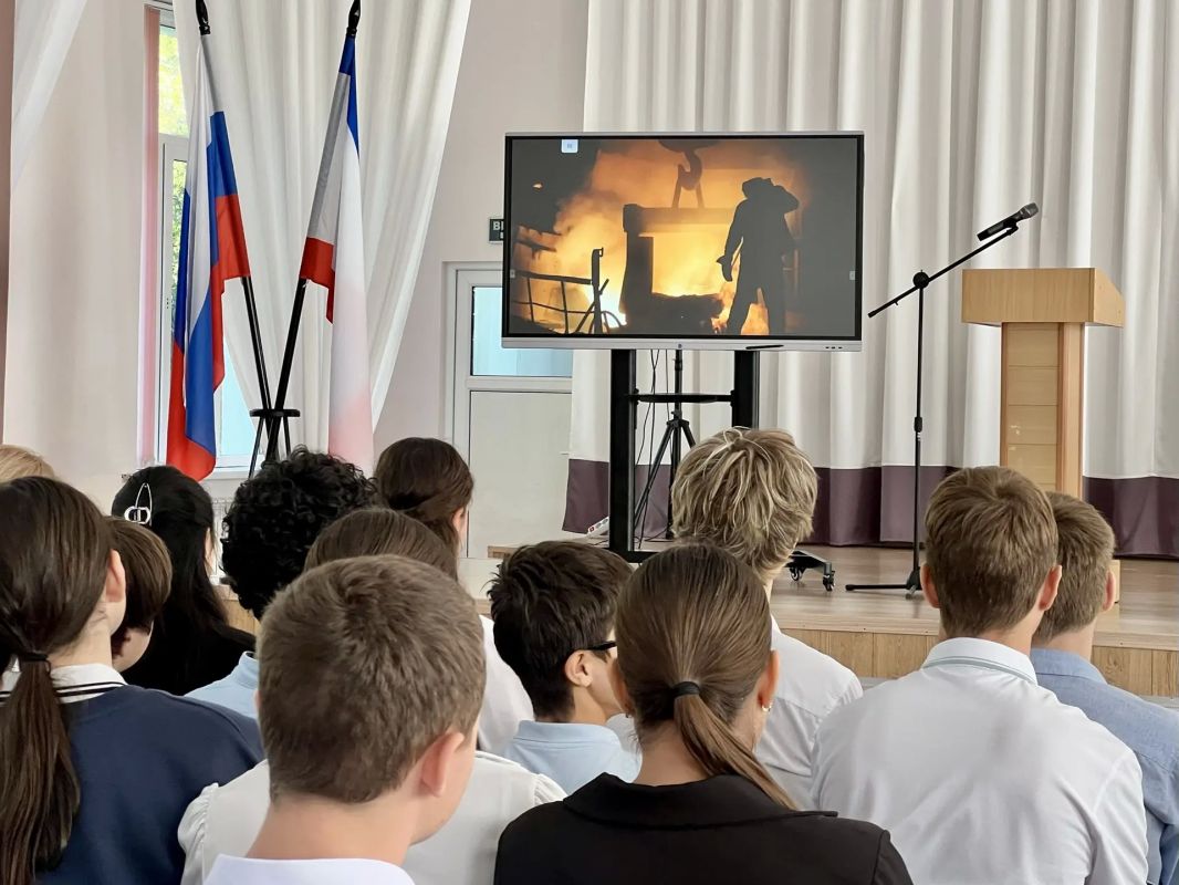 В рамках реализации проекта «Азбука промышленности» в МБОУ «Школа- лицей № 17 имени А.С. Кузнецова» города Симферополя состоялась профориентационная встреча с учащимися 8-х и 10-х классов В рамках реализации проекта «Азбука промышленности» в МБОУ «Школа- лицей № 17 имени А.С. Кузнецова» города Симферополя состоялась профориентационная встреча с учащимися 8-х и 10-х классов