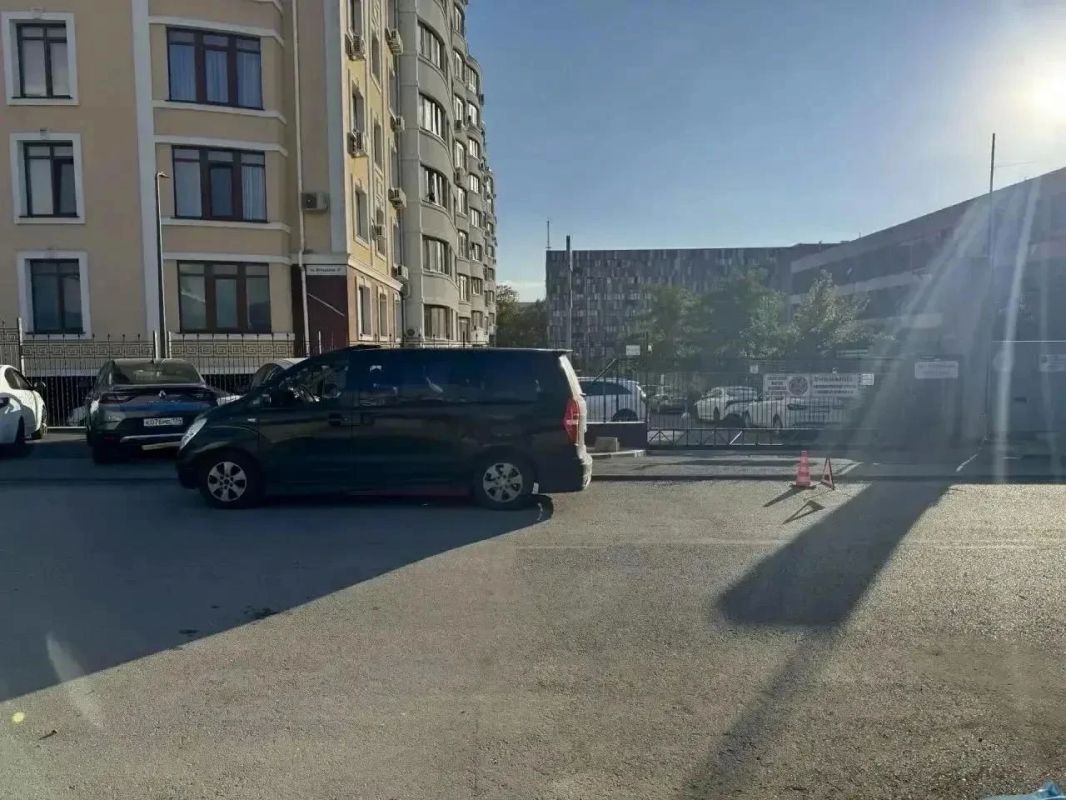 3-летний ребенок выскочил на дорогу и попал под колеса машины в Симферополе