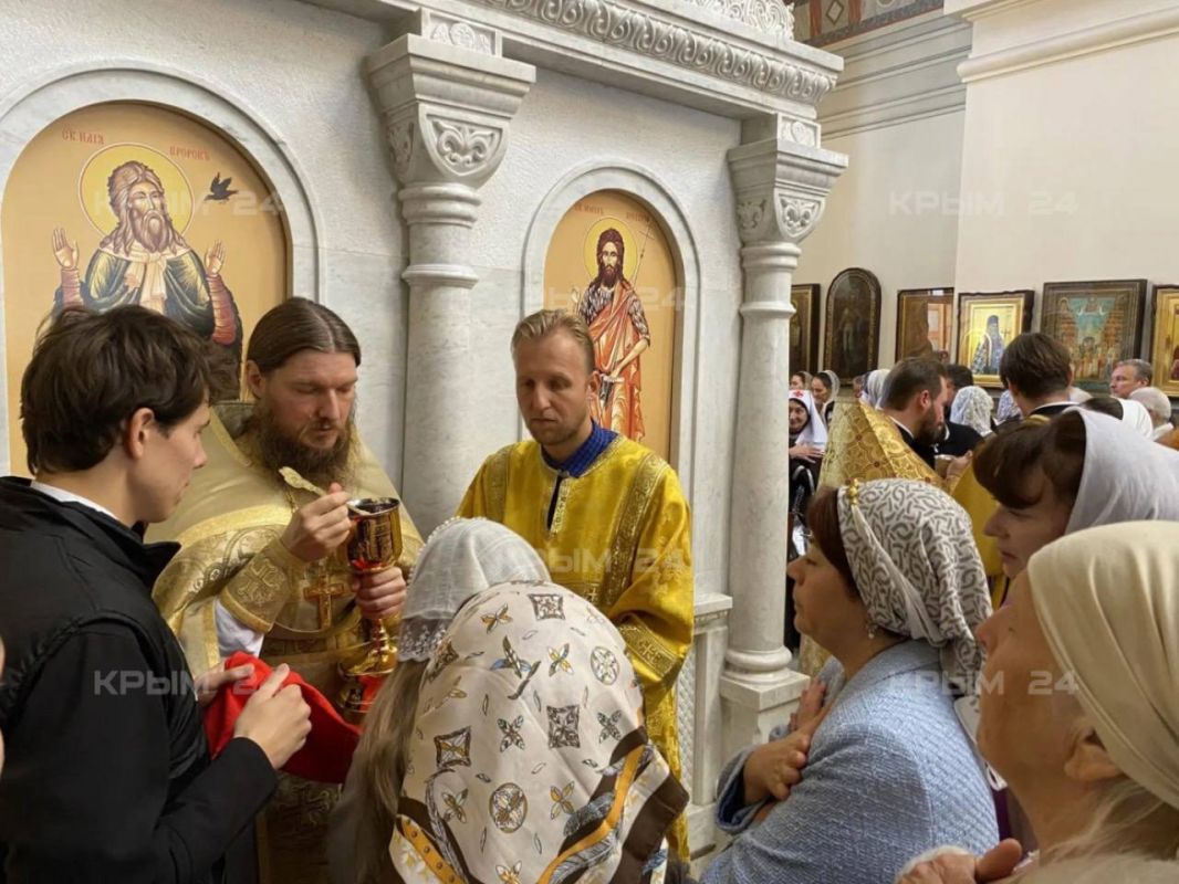 Божественная литургия завершилась в Свято-Троицком женском монастыре в Симферополе Божественная литургия завершилась в Свято-Троицком женском монастыре в Симферополе
