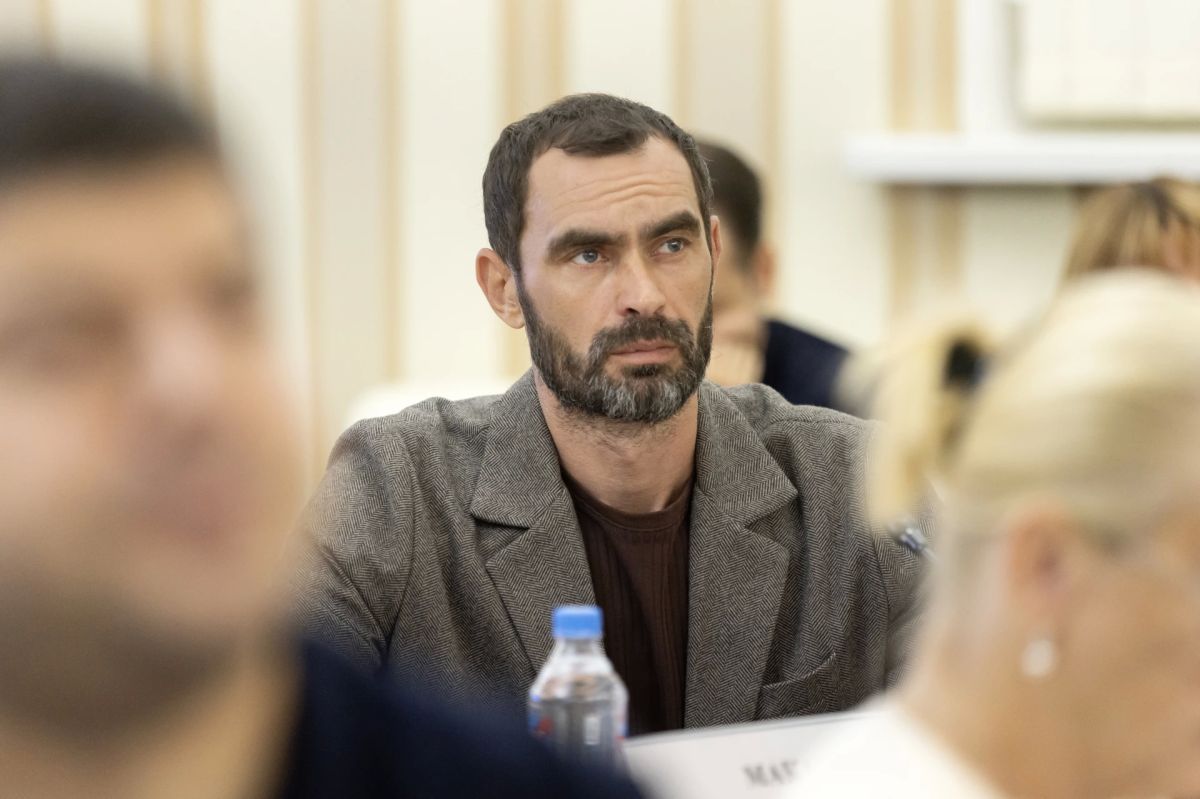 Сергей Аксёнов: Как уже говорил неоднократно, органы власти всех уровней, прежде всего, администрации муниципалитетов, должны повысить качество и эффективность обратной связи с населением Сергей Аксёнов: Как уже говорил неоднократно, органы власти всех уровней, прежде всего, администрации муниципалитетов, должны повысить качество и эффективность обратной связи с населением