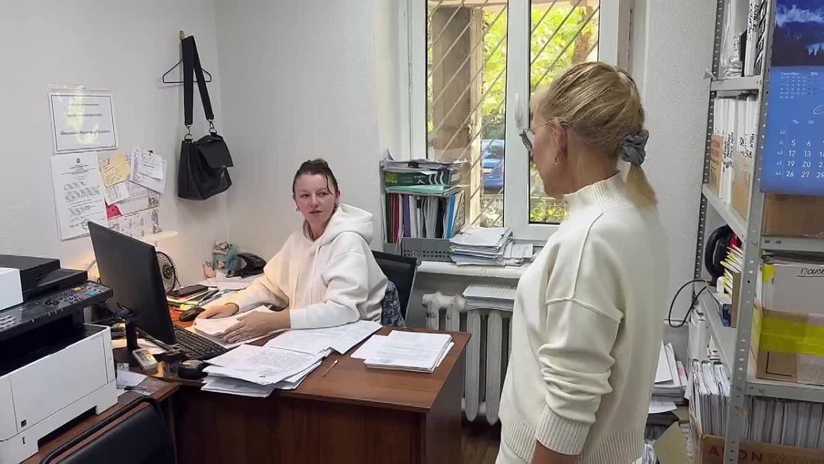 Сегодня выехала в Департамент социальной политики, чтобы лично поблагодарить специалистов, которые сейчас стоят во главе большой и очень ответственной работы по оформлению единовременных выплат жителям, более 48 часов...