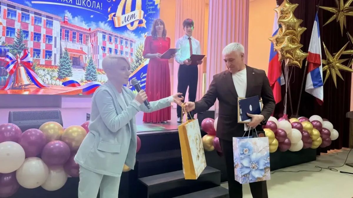 Зеленогорской средней школе Белогорского района – 70 лет! Зеленогорской средней школе Белогорского района – 70 лет!