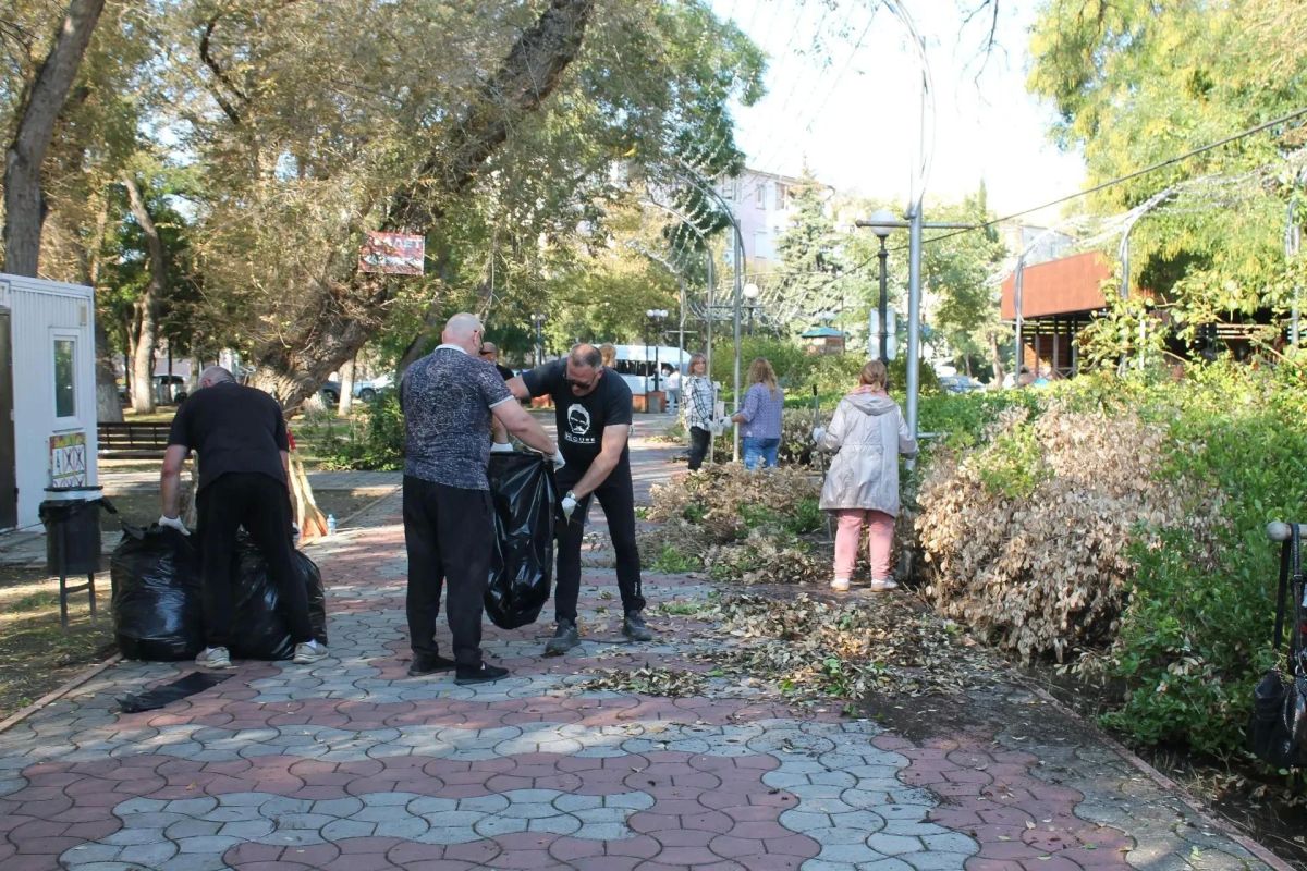 Игорь Крутьков: По итогам выездного совещания на городской набережной сотрудники АО «Агора-Сервис» вышли на субботник Игорь Крутьков: По итогам выездного совещания на городской набережной сотрудники АО «Агора-Сервис» вышли на субботник