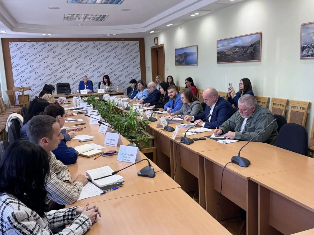 Валентина Лаврик: Приняла участие в заседании Комитета Государственного Совета Республики Крым по образованию и науке