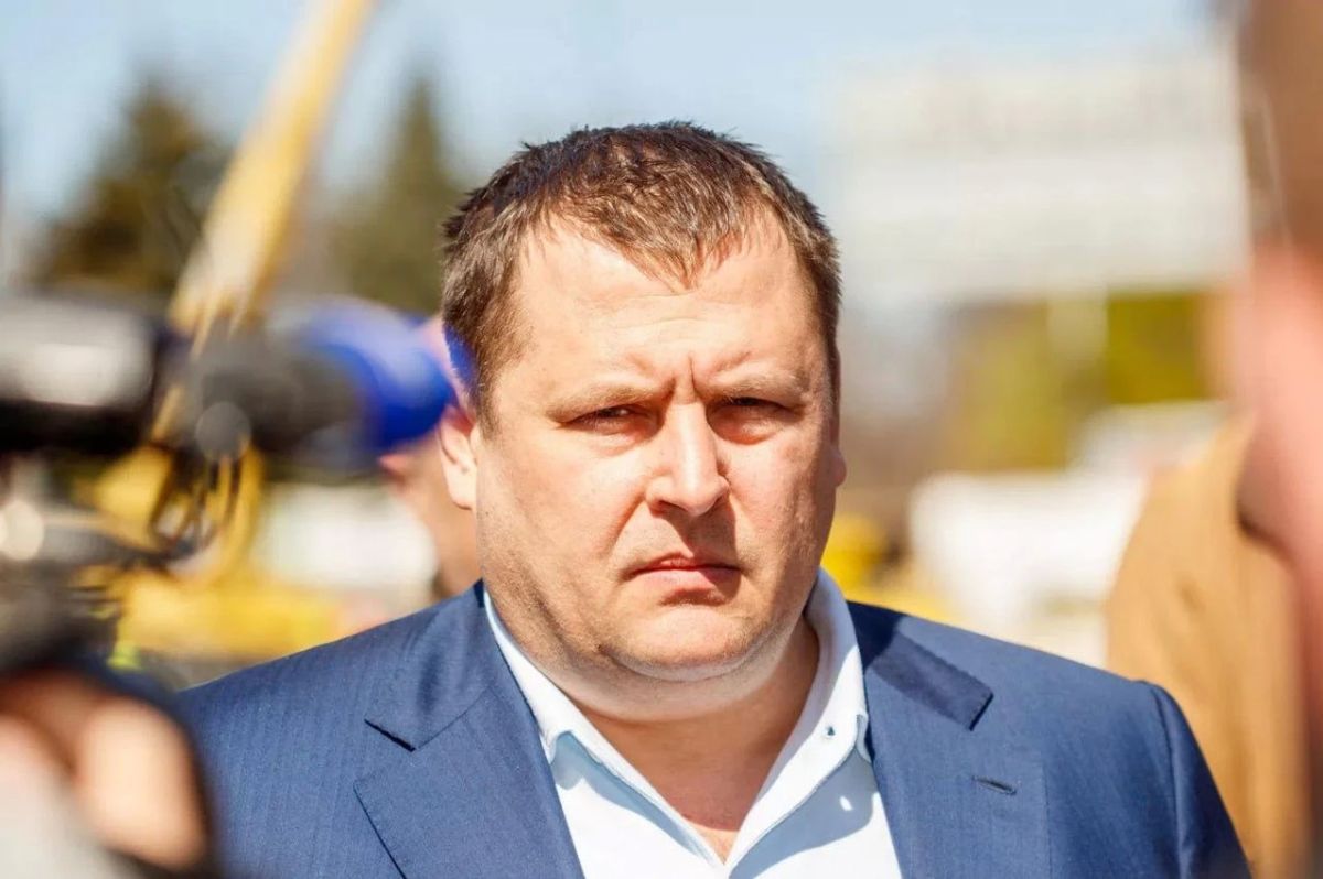 Мэр Днепропетровска сбежал с Украины