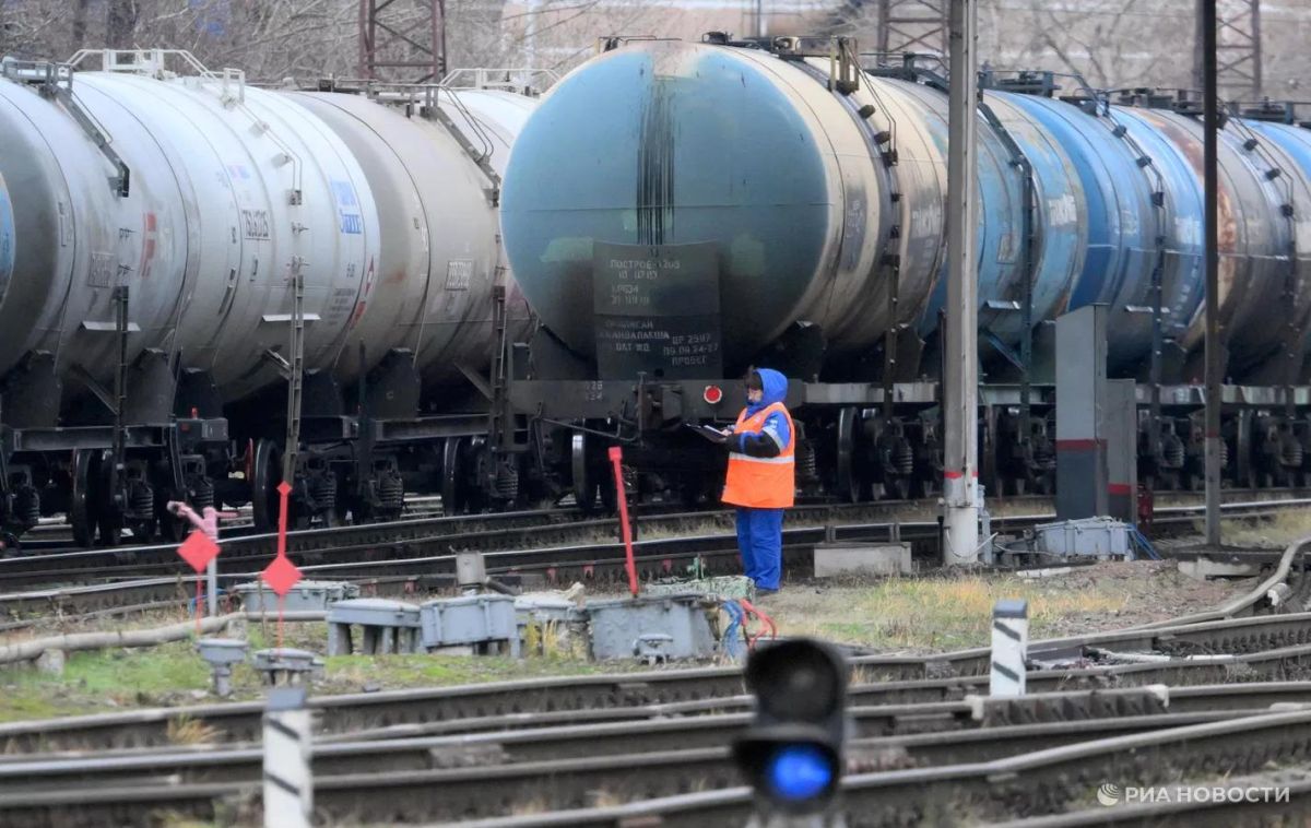 Правительство России с 10 октября частично снимает запрет на экспорт дизельного топлива