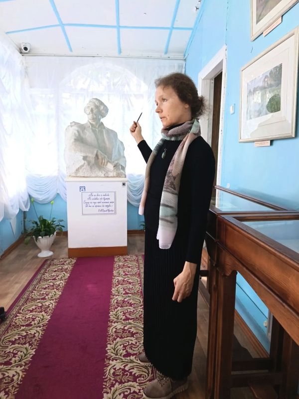 Севастопольцы побывали в Алуштинском доме-музее С.Н. Сергеева-Ценского и передали альманахи с киносценарием художественного фильма об обороне Севастополя 1854-1855 гг. по мотивам великого русского и советского писателя Севастопольцы побывали в Алуштинском доме-музее С.Н. Сергеева-Ценского и передали альманахи с киносценарием художественного фильма об обороне Севастополя 1854-1855 гг. по мотивам великого русского и советского писателя