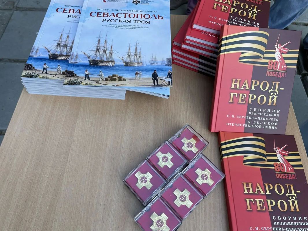 Севастопольцы побывали в Алуштинском доме-музее С.Н. Сергеева-Ценского и передали альманахи с киносценарием художественного фильма об обороне Севастополя 1854-1855 гг. по мотивам великого русского и советского писателя Севастопольцы побывали в Алуштинском доме-музее С.Н. Сергеева-Ценского и передали альманахи с киносценарием художественного фильма об обороне Севастополя 1854-1855 гг. по мотивам великого русского и советского писателя