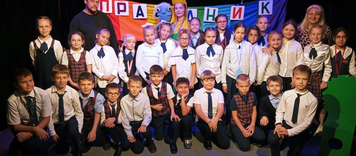 7 октября в зрительном зале Крымского академического театра кукол им Б. И. Азарова состоялась встреча учащихся гимназии № 1 им. И. В. Курчатова (педагоги: Плоткина Н. В., Смирнова В. Н.) с режиссёром-постановщиком театра... 7 октября в зрительном зале Крымского академического театра кукол им Б. И. Азарова состоялась встреча учащихся гимназии № 1 им. И. В. Курчатова (педагоги: Плоткина Н. В., Смирнова В. Н.) с режиссёром-постановщиком театра...