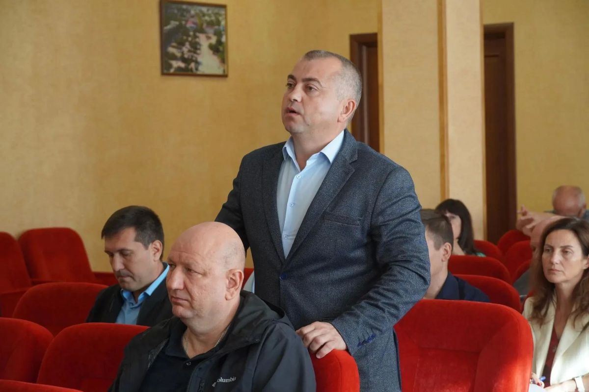 Игорь Крутьков: Провёл аппаратное совещание с главой муниципального образования Денисом Колесником, заместителями, сотрудниками администрации и руководителями ресурсоснабжающих организаций Игорь Крутьков: Провёл аппаратное совещание с главой муниципального образования Денисом Колесником, заместителями, сотрудниками администрации и руководителями ресурсоснабжающих организаций