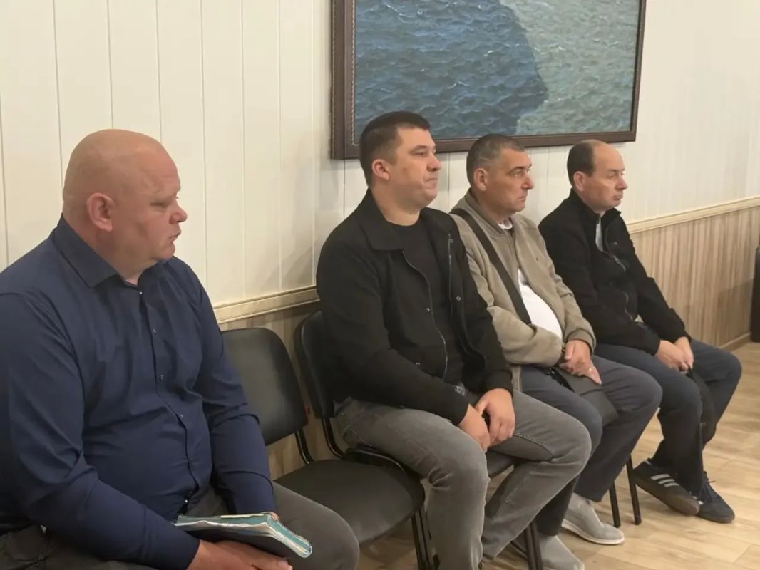 Дмитрий Мильгевский: Сегодня состоялось очередное заседание оперативного штаба, в ходе которого рассмотрели обращения граждан и другие актуальные вопросы, требующие взаимодействия профильных служб Дмитрий Мильгевский: Сегодня состоялось очередное заседание оперативного штаба, в ходе которого рассмотрели обращения граждан и другие актуальные вопросы, требующие взаимодействия профильных служб
