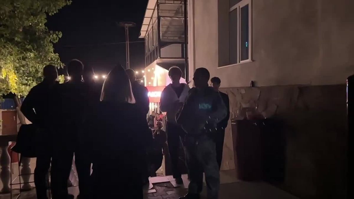 В Севастополе полицейские провели профилактический рейд, в ходе которого выявили несовершеннолетних, находившихся ночью в общественных местах без взрослых