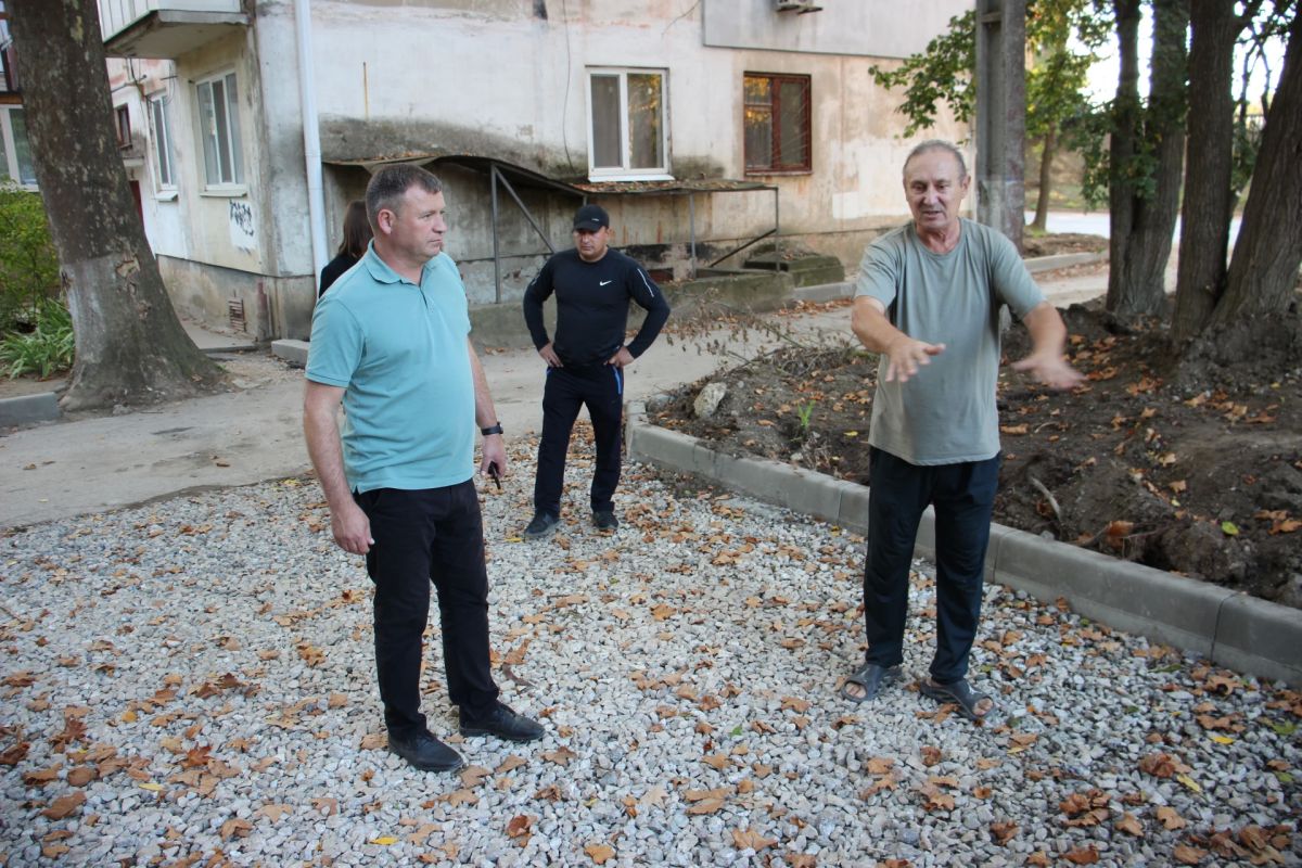 Игорь Крутьков: Продолжаю контролировать ход благоустройства большой придомовой территории по ул. Орджоникидзе, 107-117А, Льва Толстого, 130-138, Тенистой, 4-8 Игорь Крутьков: Продолжаю контролировать ход благоустройства большой придомовой территории по ул. Орджоникидзе, 107-117А, Льва Толстого, 130-138, Тенистой, 4-8