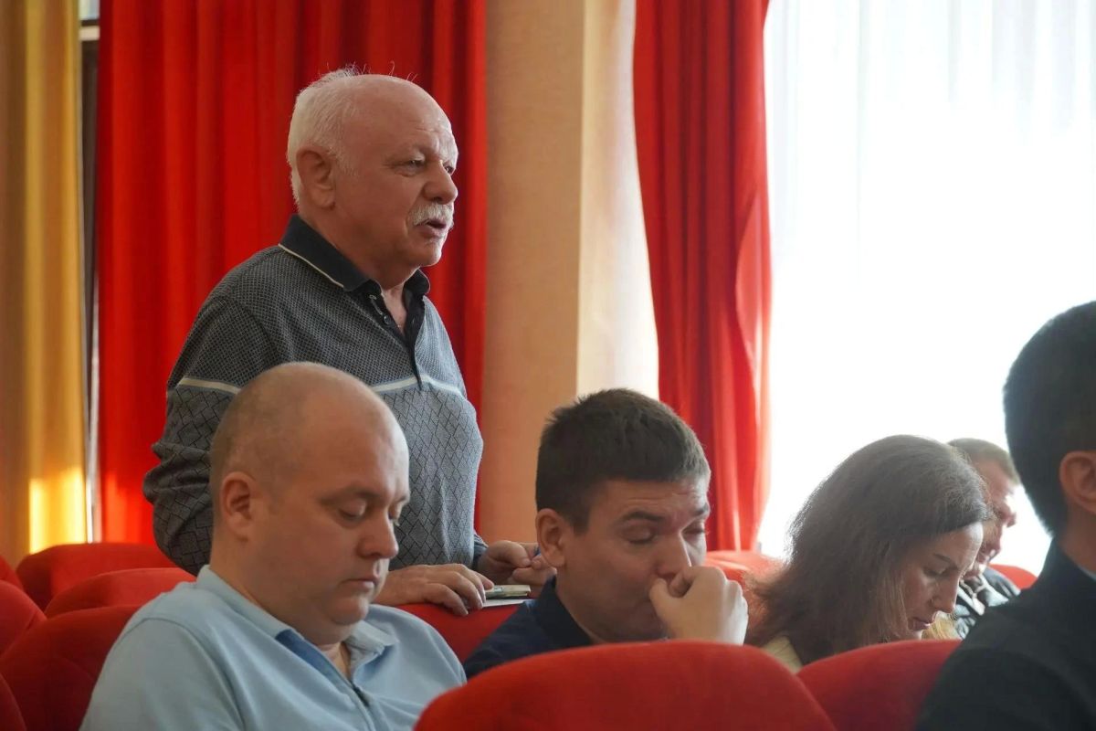 Игорь Крутьков: Провёл аппаратное совещание с главой муниципального образования Денисом Колесником, заместителями, сотрудниками администрации и руководителями ресурсоснабжающих организаций Игорь Крутьков: Провёл аппаратное совещание с главой муниципального образования Денисом Колесником, заместителями, сотрудниками администрации и руководителями ресурсоснабжающих организаций