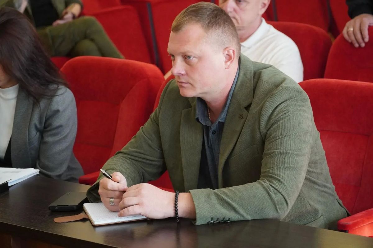 Игорь Крутьков: Провёл аппаратное совещание с главой муниципального образования Денисом Колесником, заместителями, сотрудниками администрации и руководителями ресурсоснабжающих организаций Игорь Крутьков: Провёл аппаратное совещание с главой муниципального образования Денисом Колесником, заместителями, сотрудниками администрации и руководителями ресурсоснабжающих организаций