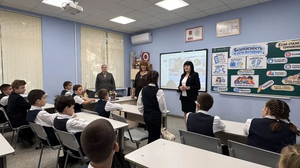Валентина Лаврик: Во всех школах и колледжах страны первым уроком прошло очередное занятие «Разговоры о важном» Валентина Лаврик: Во всех школах и колледжах страны первым уроком прошло очередное занятие «Разговоры о важном»