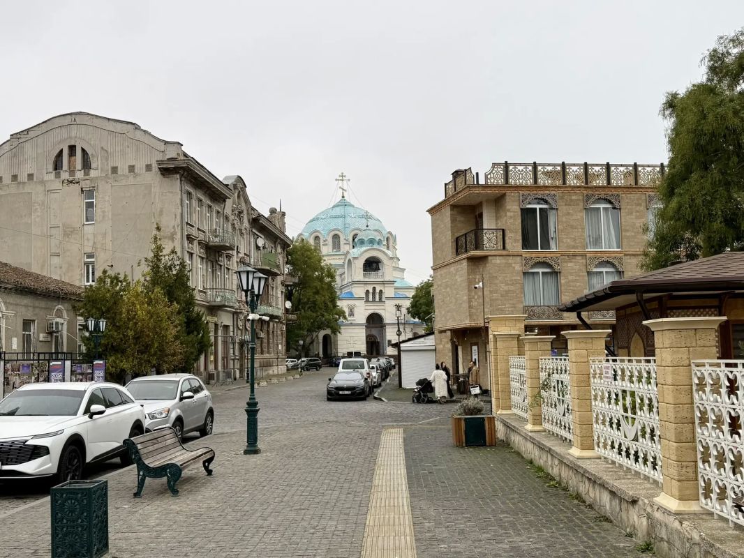 Виталий Оганесян: С коллегами из департамента городского хозяйства, муниципальных предприятий «Порядок» и «Комбинат благоустройства» проверили качество санитарной очистки улиц Перекопской, Эскадронной, Революции... Виталий Оганесян: С коллегами из департамента городского хозяйства, муниципальных предприятий «Порядок» и «Комбинат благоустройства» проверили качество санитарной очистки улиц Перекопской, Эскадронной, Революции...