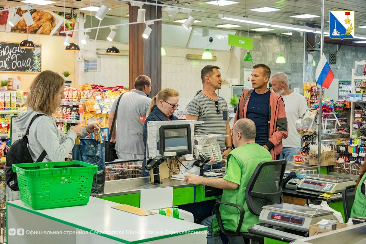 На полках в магазинах Севастополя становится больше местных товаров для «борщевого набора»