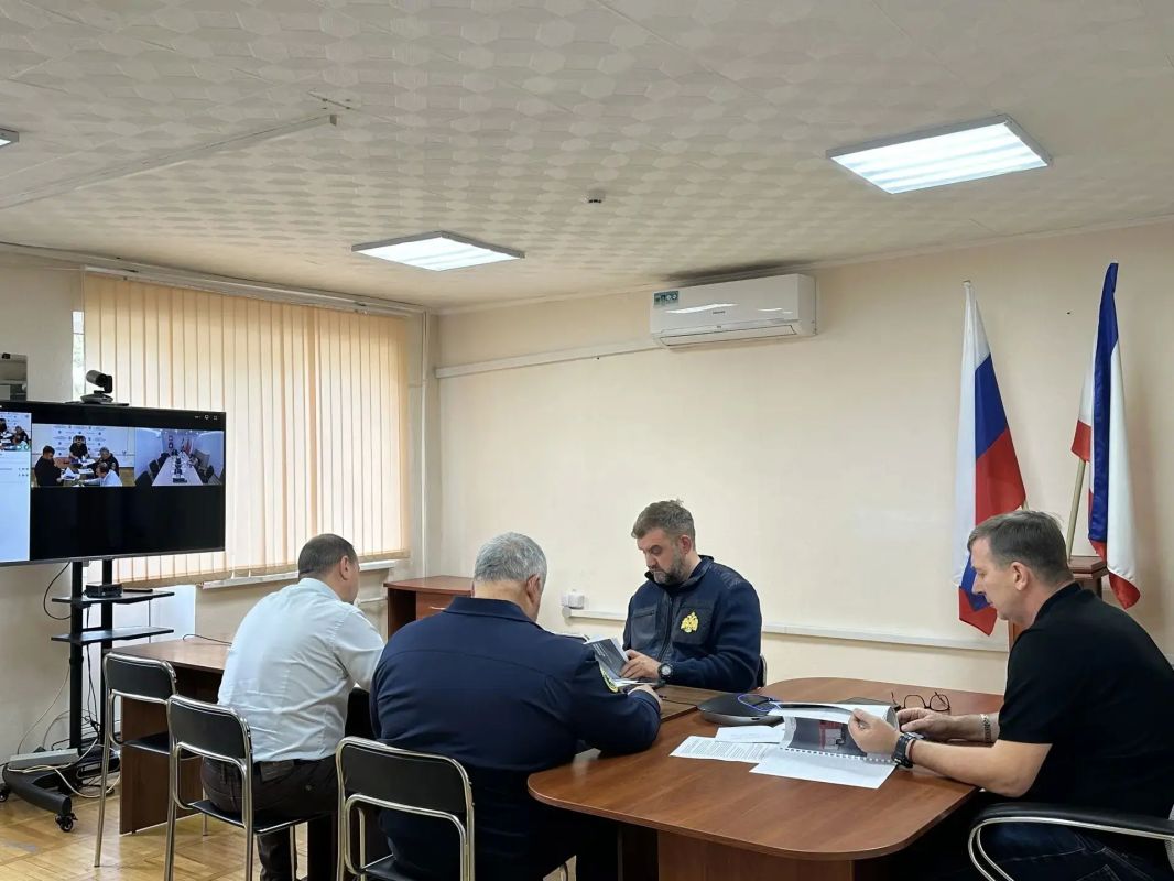 Состоялось селекторное совещание с одним из заводов, производящих специализированную технику и оборудование, предназначенные для тушения пожаров, проведения аварийно-спасательных и поисково-спасательных работ