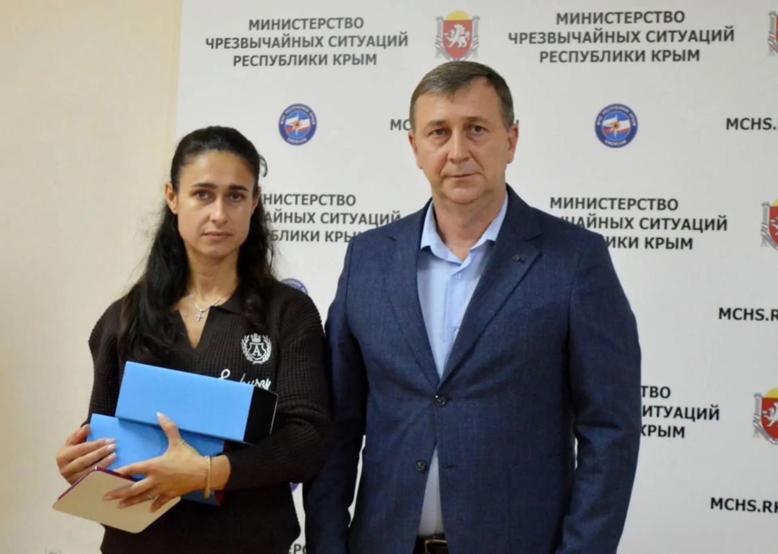 В Крыму посмертно наградили мужчину, который ценой жизни спас утопающую девушку