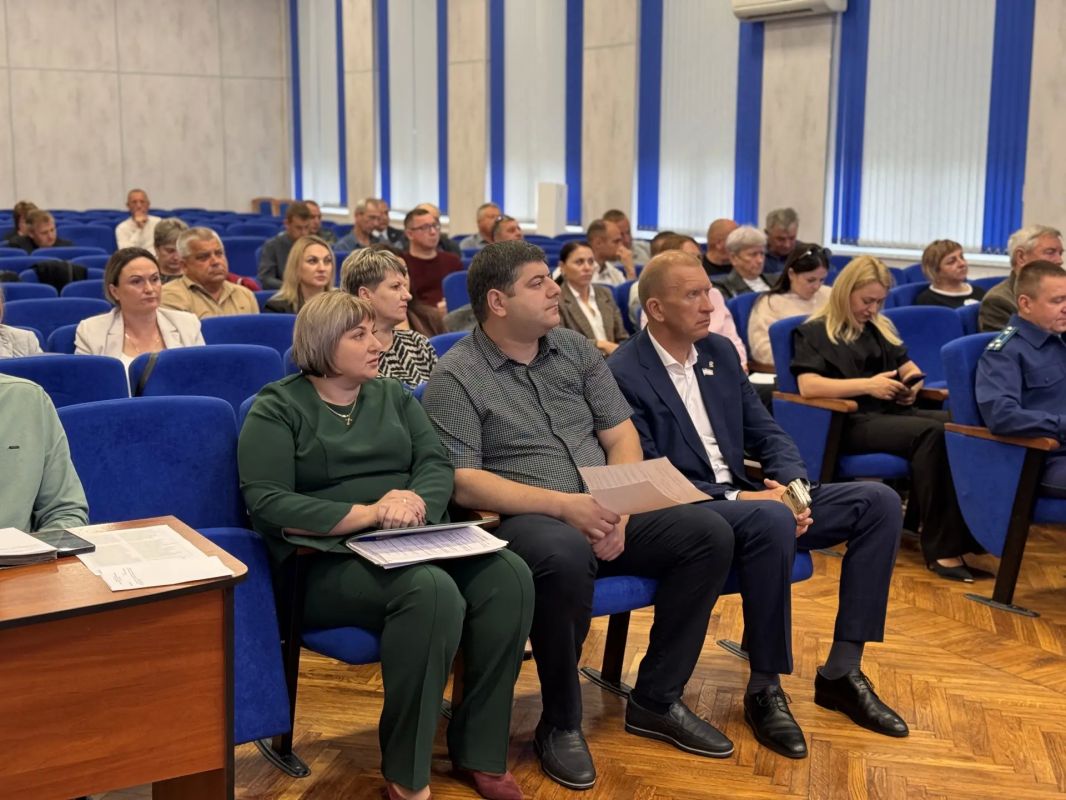 Приняла участие в 41-й внеочередной сессии Джанкойского районного совета третьего созыва