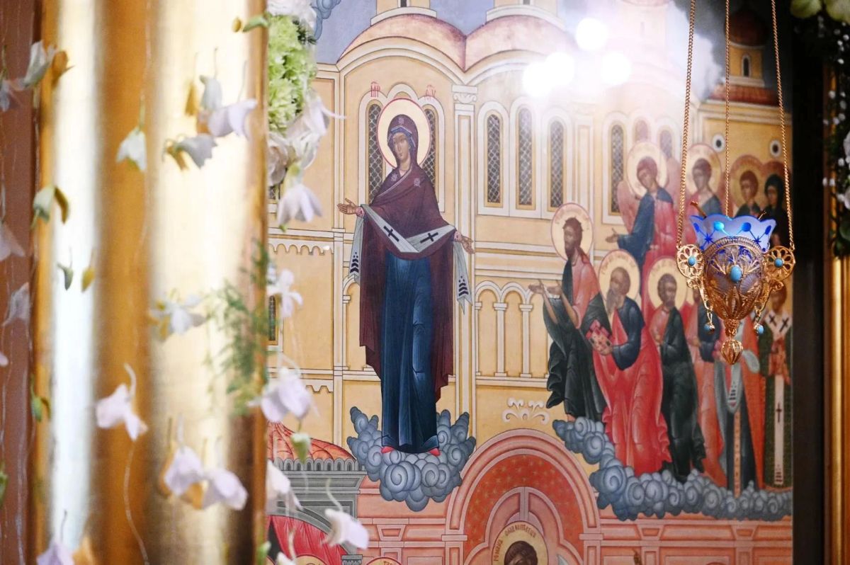 Сегодня весь православный мир отмечает один из самых почитаемых праздников – Покров Пресвятой Богородицы