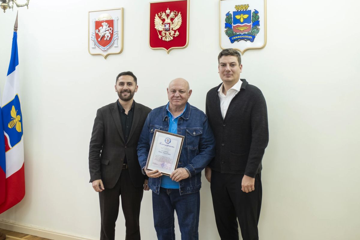 В рамках седьмого заседания Общественного совета Симферополя состоялось награждение граждан за вклад в организацию и проведение общественного наблюдения за выборами депутатов Государственной Думы Российской Федерации В рамках седьмого заседания Общественного совета Симферополя состоялось награждение граждан за вклад в организацию и проведение общественного наблюдения за выборами депутатов Государственной Думы Российской Федерации