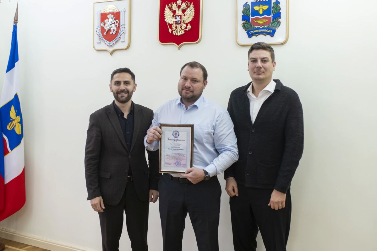 В рамках седьмого заседания Общественного совета Симферополя состоялось награждение граждан за вклад в организацию и проведение общественного наблюдения за выборами депутатов Государственной Думы Российской Федерации В рамках седьмого заседания Общественного совета Симферополя состоялось награждение граждан за вклад в организацию и проведение общественного наблюдения за выборами депутатов Государственной Думы Российской Федерации